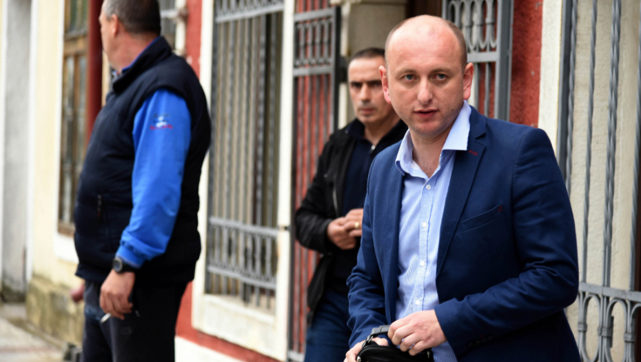 MILAN KNEŽEVIĆ: Tražiću dozvolu za nošenje oružja!