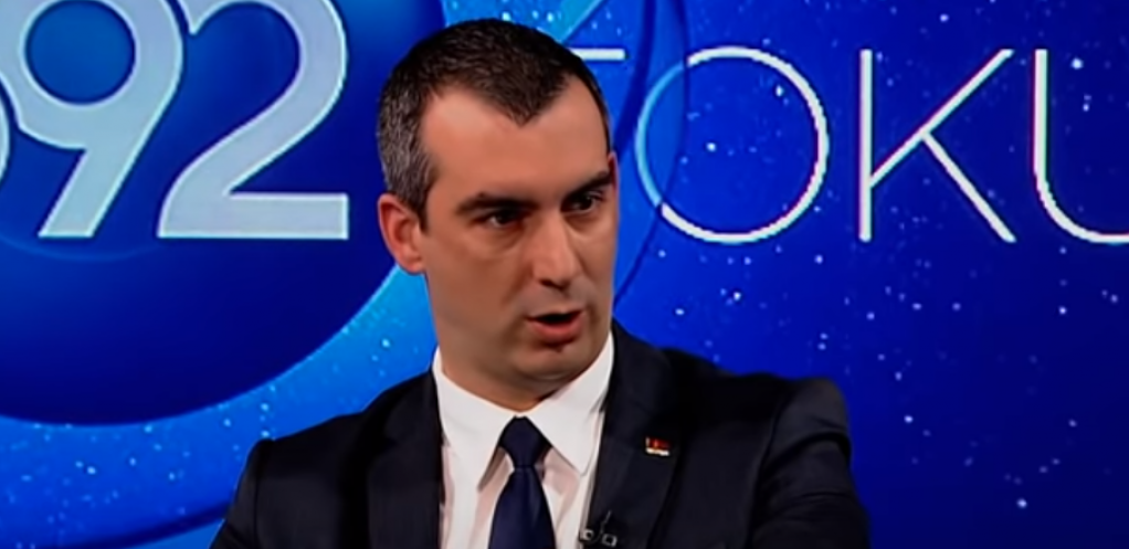 ORLIĆ RAZNEO ĐILASOVE "KOLUMNISTE" Meta je uvek Vučić, ali ni slučajno da pozovu na češljanje milionskih računa nekog njihovog gazde jer ode plata!