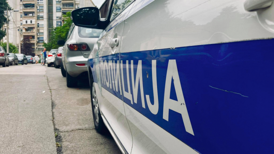 MUŠKARAC (29) PAO SA VELIKE VISINE IZMEĐU DVA VOZILA U NIŠU Komšije na Vizantijskom bulevaru u šoku: Puklo je noćas jako!