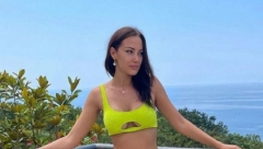 KUPAĆI JOJ SE POMERIO, SVI GLEDAJU U PRIJU Aleksandra na ivici bazena, a niko ne može da skine pogled s njene guze!