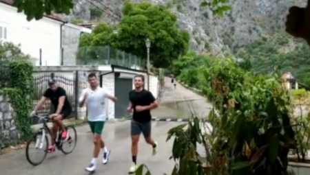 KIŠA PLJUŠTI, A NOVAK TRENIRA! Srbin još jednom pokazao koliko mu je stalo do zlata u Tokiju, samo najbolji nikad ne odustaju! (VIDEO)