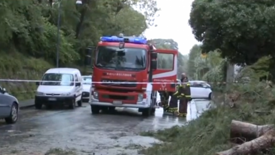PALERMO PARALISAN ZBOG NEVREMENA Poplave i u Italiji, više od sto poziva za intervencije
