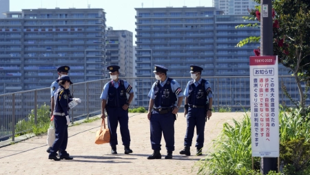 TAKSISTA ULETEO NA TROTOAR Aktivirano dugme za hitne pozive, poginule dve osobe