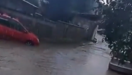 JAKO NEVREME U BEOGRADU I ŠIROM SRBIJE Obilne kiše pravile reke i jezera na ulicama i putevima (VIDEO)