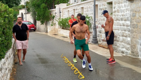 NI KIŠA MU NE MOŽE NIŠTA! Novak se ovako "odmara" u Crnoj Gori i tempira formu za Olimpijske igre! (FOTO)