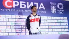 NIKAD JAČA SCENA! Nole pred put u Tokio ustao i zapevao himnu, tako se voli Srbija! (VIDEO)