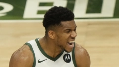 ŠAMPION UBEDLJIV Baksi razbili Čikago i zakazali seriju sa Bostonom