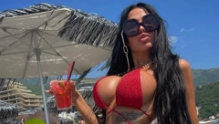 TIJANA AJFON KUPILA SEDIŠTE ZA BEBU, A NEMA DETE Evo koga starleta vozi u njemu!