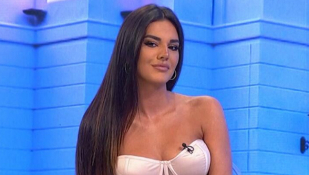 Misica u ratu sa Karićevom bivšom, poslala joj brutalnu poruku