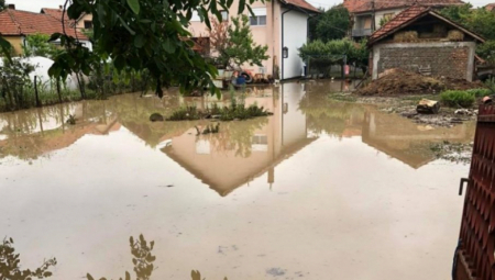 SPAŠEN OD POPLAVE POSLE TRI DANA U Kini muškarac izvučen iz poplavljene garaže