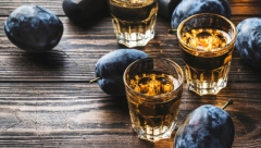 RAKIJA JE SRPSKO, A SVETSKO BLAGO! Šljivovica uvrštena na Uneskovu listu nematerijalnog kulturnog nasleđa čovečanstva