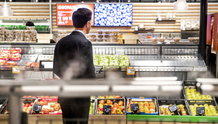 "DOLAZI KRIZA U KRIZI" Hrana bi mogla da poskupi za 37 % , a novca bi bilo samo za školovanje