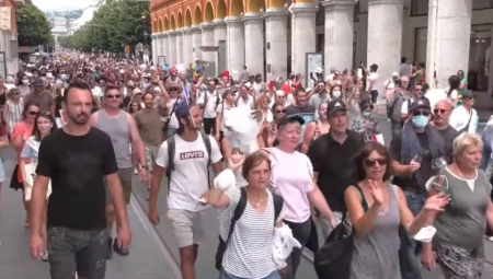 PROTESTI U PARIZU Demonstranti prkose zdravom razumu