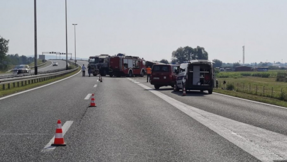 JEZIVA SAOBRAĆAJKA U BRANKOVINI Ima više poginulih i teško povređenih