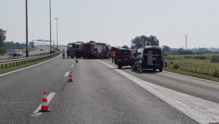 "JEZIVO, POVREĐENE NOSILI NA RUKAMA" Stravična nesreća kod Vranja