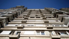 LOPOV NA NOVOM BEOGRADU KRADE ŠTA STIGNE Stanari uplašeni, kamera ga snimila dok je bio u akciji!