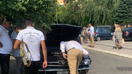 ALO! PAPARACO Sin legendarnog fudbalera Zvezde vozio mladence, pa doživeo nezgodu! (FOTO)