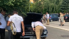 ALO! PAPARACO Sin legendarnog fudbalera Zvezde vozio mladence, pa doživeo nezgodu! (FOTO)