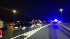 SAOBRAĆAJNA NESREĆA U ŠIMANOVCIMA Srča svuda po putu, automobil sleteo u kanal (FOTO)