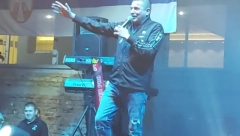 NIKO KAO BAJA! Krajiški pevač napravio opšte rasulo na nastupu u Bosni, klub nije mogao da primi sve njegove obožavatelje! (VIDEO)