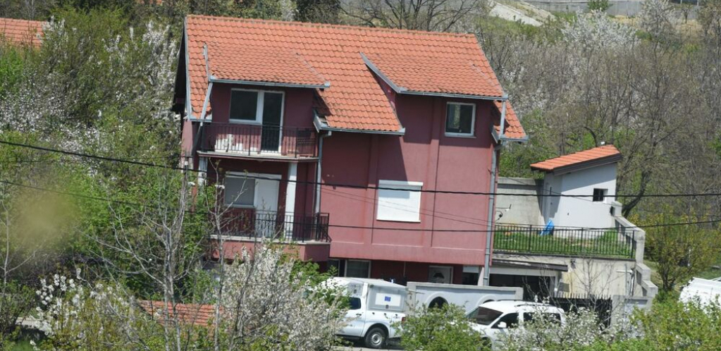 KO JE ČOVEK KOJI JE UZNEMIRIO MILJKOVIĆA? Zbog jedne slike na suđenju Belivukovom klanu nastao je muk