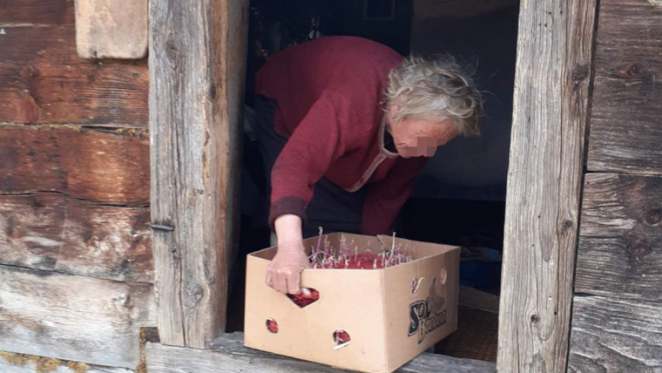 ŽENA VUK SA PLANINE ČEMERNO Baka Radica živi sama na preko 1.500 metara nadmorske visine i se poslove obavlja sama, čak i kada joj kuću zaveje preko tri metra snega!!