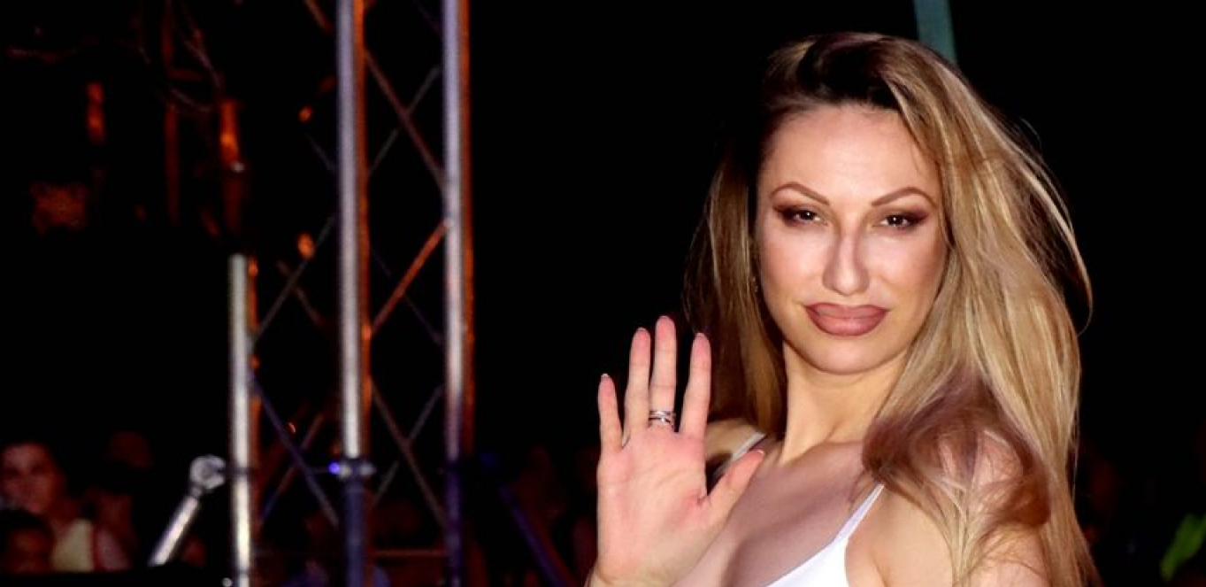 RADA MANOJLOVIĆ NE MOŽE VIŠE DA ČUTI O MITU ZVEZDAMA GRANDA Razvezala jezik o Snežani Đurišić, pa šokirala "Zbog njenog Vanje je moja baba primljena u urgentni"