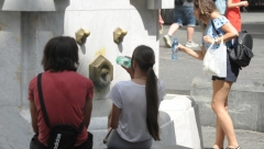 OBRATITE PAŽNJU SA KOJE ČESME PIJETE VODU Kreću vrućine, a samo na tri mesta u prestonici je bezbedna!