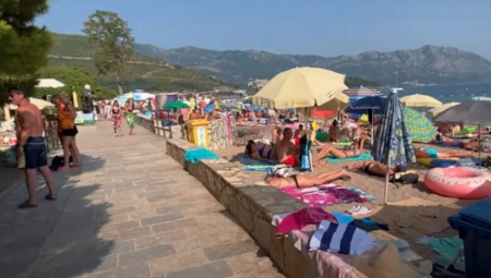 NEVERICA NA PLAŽI CRNE GORE Novi izum za sunčanje iznenadio sve! (FOTO)