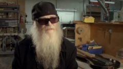 PREMINUO SLAVNI MUZIČAR Basista benda Zi Zi Top umro u svojoj kući!