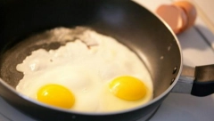 ODMAH IH BACITE IZ KUHINJE: Teflonsko posuđe ozbiljno narušava zdravlje, evo koji su još lonci i šerpe kanceregoni