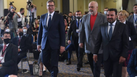 Vučić na važnim sastancima u Tirani