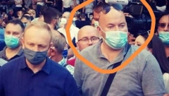ĐILASOV "VELIKI DULE" PONOVO PRETI I MAŠE ORUŽJEM U jednoj ruci revolver, u drugoj nož, uz zlokobnu poruku! (FOTO)