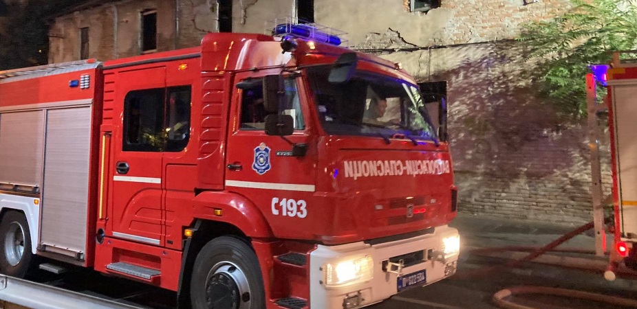 POŽAR U NOVOBEOGRADSKOJ ŠKOLI Kulja gusti dim