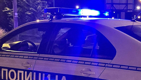 Trogodišnjak sekirom odsekao bebi prst! Dečak iz Sakula u toku igre teško povredio mlađeg brata
