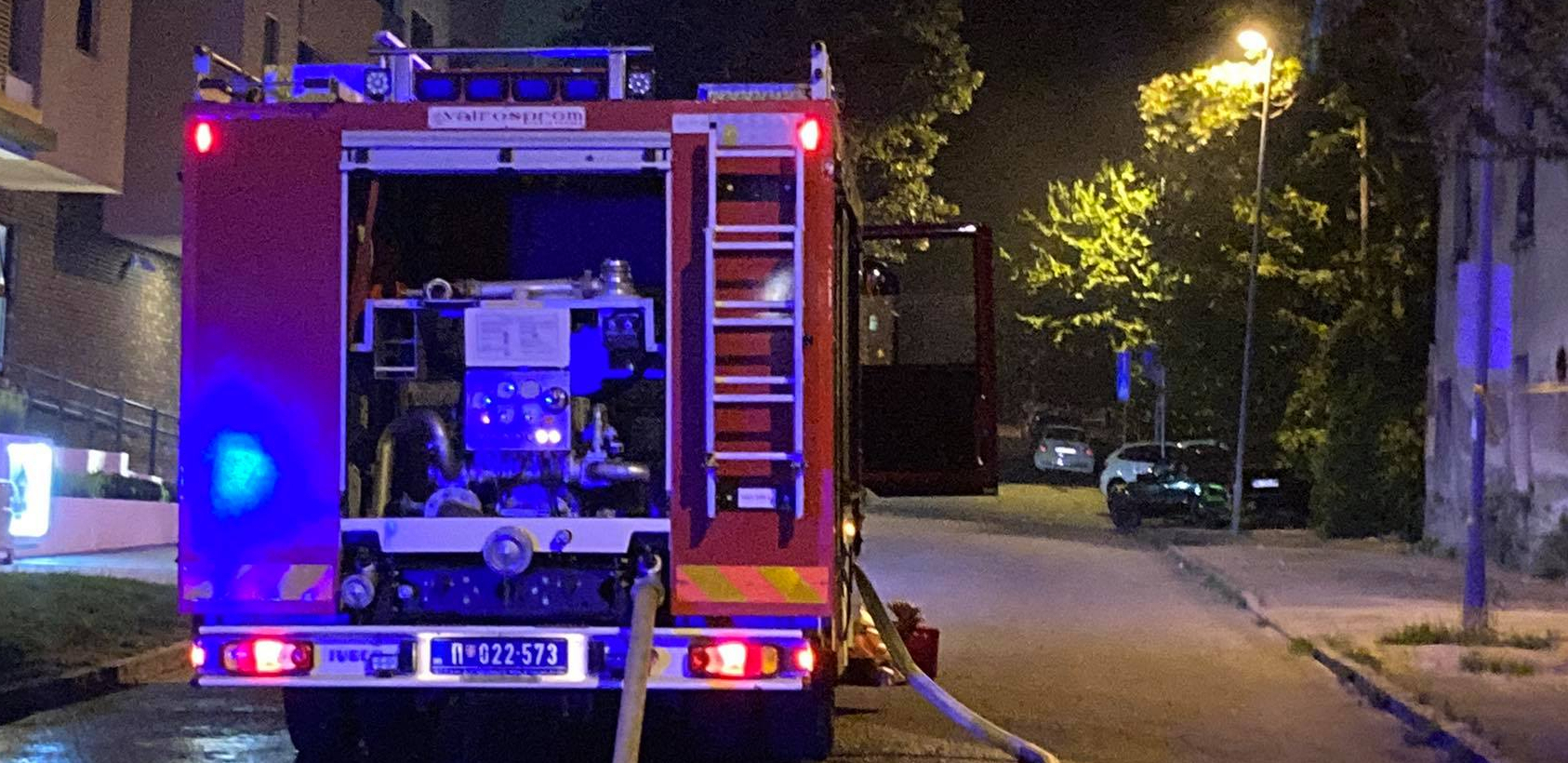 IZBIO STRAVIČAN POŽAR U RAKOVICI Tri osobe otrovane dimom, među njima i devojčica!