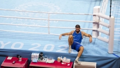 SKANDAL NA OLIMPIJSKIM IGRAMA! Francuski bokser ostao bez medalje, pa iz protesta sat vremena sedeo u ringu! (VIDEO)