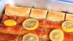 Postaće vam omiljena poslastica: Pita od jabuka prelivena agdom