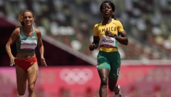 KAKAV GAF ATLETIČARKE Svi joj se smeju, potcenila rivalke u finišu, pa ostala bez finala i medalje (VIDEO)