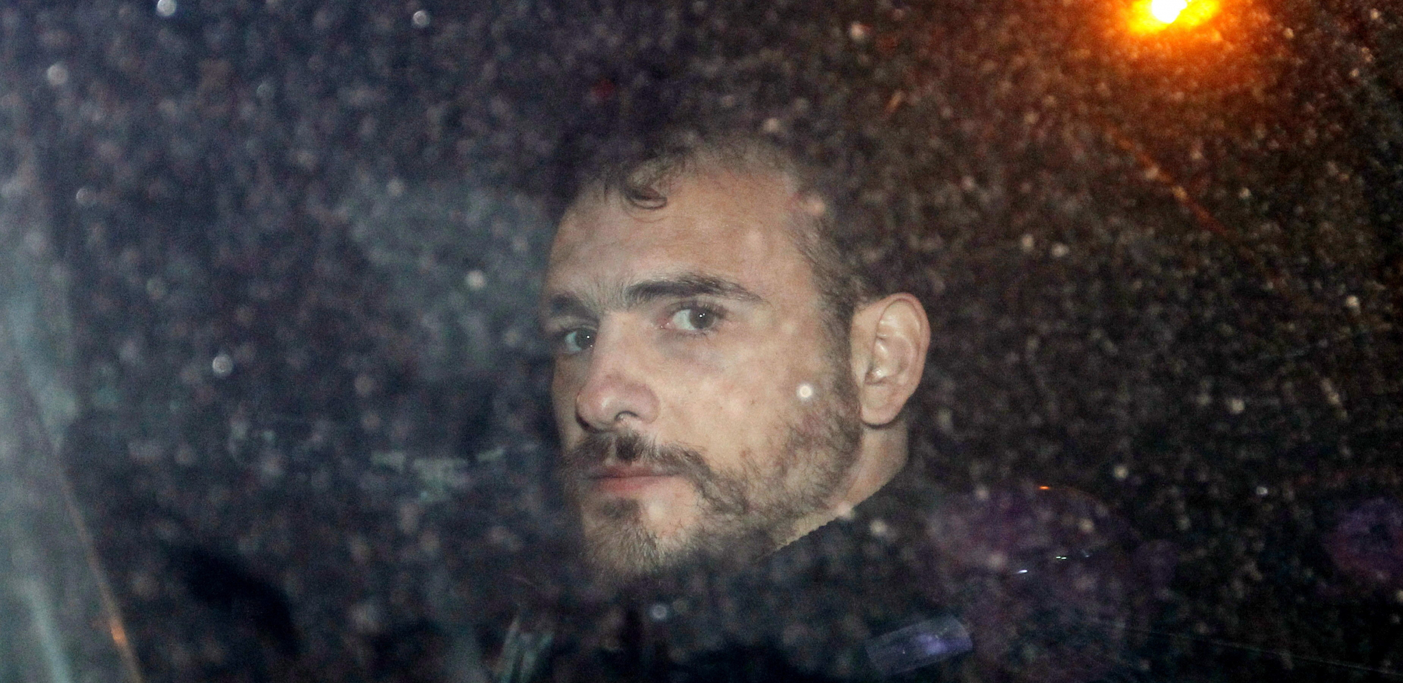 LUKU BOJOVIĆA UVODE U AVION Šef srpskog podzemlja stiže u Srbiju