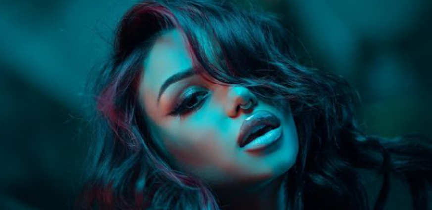 BAŠ LOŠE IZGLEDA, ŠTETA Isplivala Breskvicina fotografija bez šminke, pevačica naišla na žestoke prozivke (FOTO)