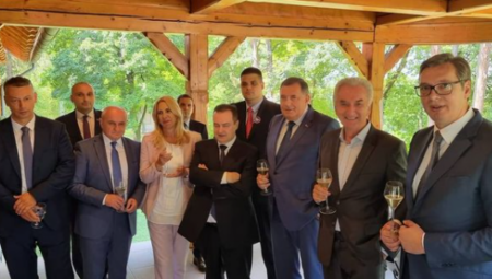 VAŽAN SKUP Zaključen sastanak, Vučić objavio fotografiju