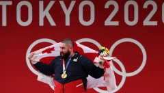 ON JE ZVEZDA DANA U TOKIJU Oborio tri svetska rekorda i osvojio zlato