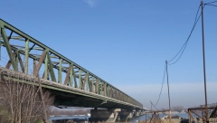 DRAMA U BEOGRADU! Žena pokušala da skoči sa Pančevačkog mosta!