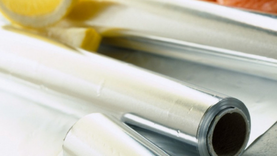 STAVITE NA LICE ALUMINIJUMSKU FOLIJU Za 15 minuta koža će biti blistava i sveža