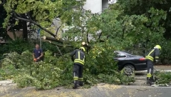 NEVREME U TIVTU Tri osobe lakše povređene, auto kamp razoren olujom