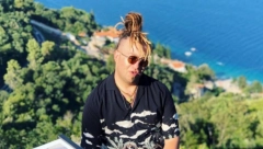 ALO! PAPARAZZO Rasta s devojkom uhvaćen na egzotičnoj destinaciji ONA SE LJUTI NA NJEGA DOK ON RADI OVO (FOTO)