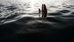 UDAVIO SE TURISTA NA PELJEŠCU Automobilom upao u more s visine od 4 metra