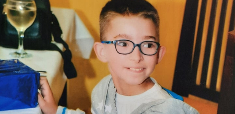 POMOZIMO MALOM NOVAKU DA POBEDI Uprkos strašnoj dijagnozi, samohrani otac se ne predaje u borbi za svog sina