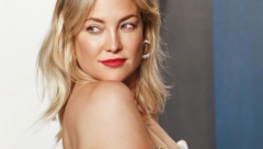 POSETILA MUZEJ NIKOLE TESLE! Slavna glumica već obožava Beograd i Srbiju, pojavila se u totalno opuštenom izdanju, a društvo joj prave ove kolege! (FOTO)